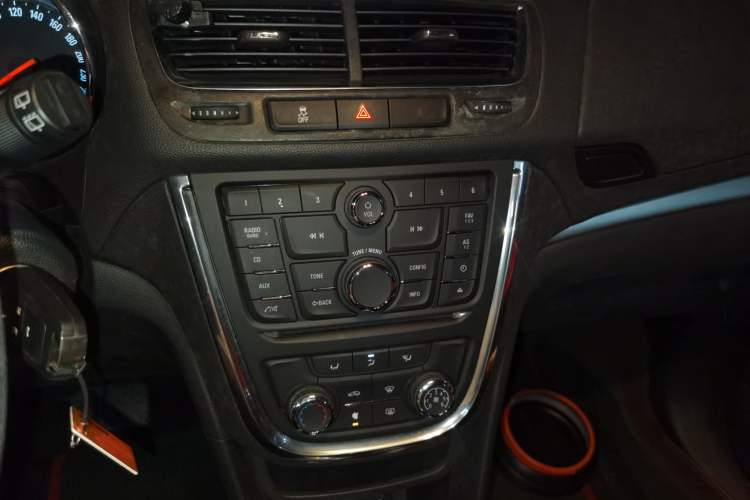 Used Buick Encore 2014 1.4T Automatic Two-Wheel Drive Urban Elite Model Audio And AC Panel
