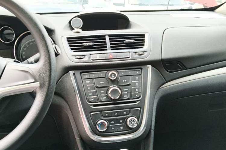 Used Buick Encore 2014 1.4T Automatic Two-Wheel Drive Urban Elite Model Audio And AC Panel