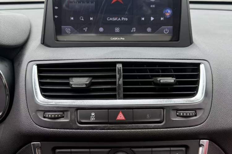 Used Buick Encore 2014 1.4T Automatic Two-Wheel Drive Urban Elite Model Audio And AC Panel