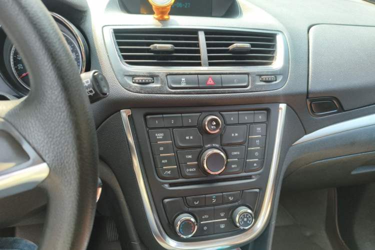 Used Buick Encore 2014 1.4T Automatic Two-Wheel Drive Urban Elite Model Audio And AC Panel