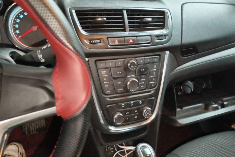 Used Buick Encore 2014 1.4T Automatic Two-Wheel Drive Urban Elite Model Audio And AC Panel