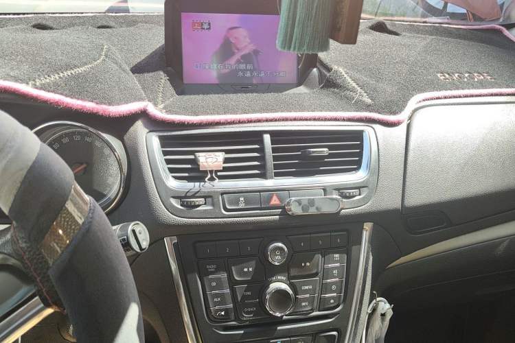 Used Buick Encore 2014 1.4T Automatic Two-Wheel Drive Urban Elite Model Audio And AC Panel
