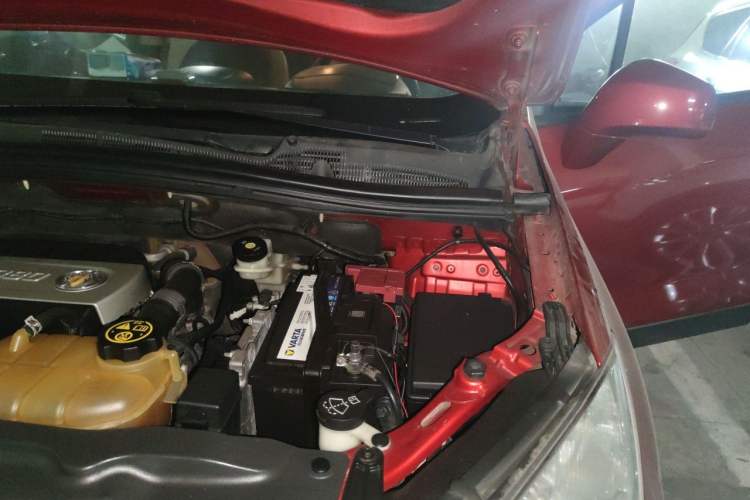 Used Buick Encore 2014 1.4T Automatic Two-Wheel Drive Urban Elite Model Engine Bay Left