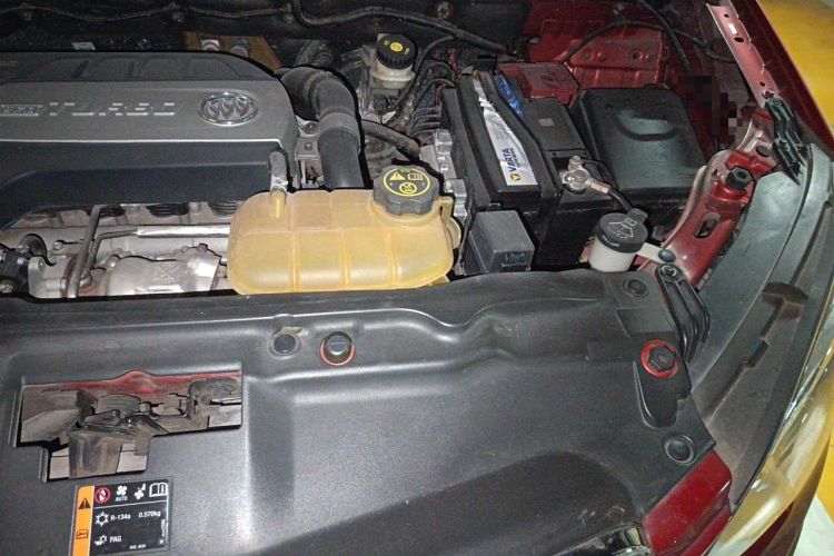 Used Buick Encore 2014 1.4T Manual Two-Wheel Drive Urban Advanced Model Engine Bay Left