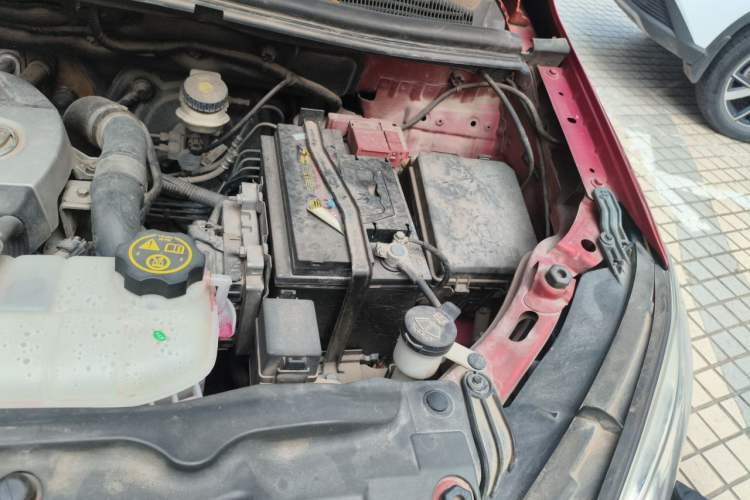 Used Buick Encore 2014 1.4T Automatic Two-Wheel Drive Urban Elite Model Engine Bay Left