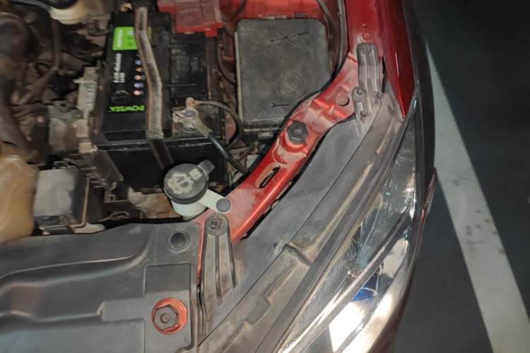 Used Buick Encore 2014 1.4T Automatic Two-Wheel Drive Urban Elite Model Engine Bay Left