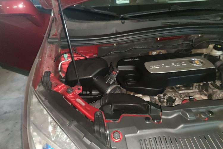 Used Buick Encore 2014 1.4T Automatic Two-Wheel Drive Urban Elite Model Engine Bay Right