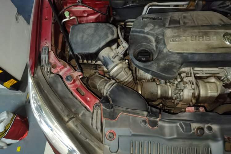 Used Buick Encore 2014 1.4T Automatic Two-Wheel Drive Urban Elite Model Engine Bay Right