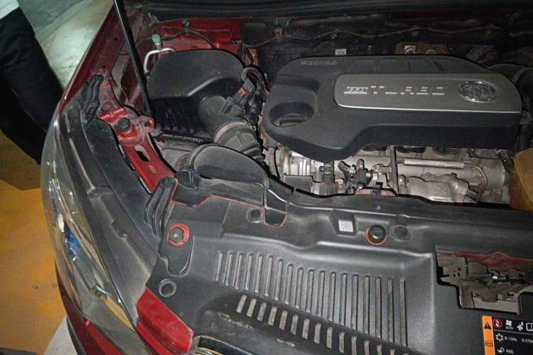 Used Buick Encore 2014 1.4T Manual Two-Wheel Drive Urban Advanced Model Engine Bay Right