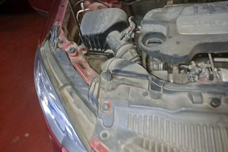 Used Buick Encore 2014 1.4T Automatic Two-Wheel Drive Urban Elite Model Engine Bay Right