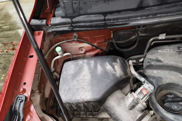 Used Buick Encore 2014 1.4T Automatic Two-Wheel Drive Urban Elite Model Engine Bay Right