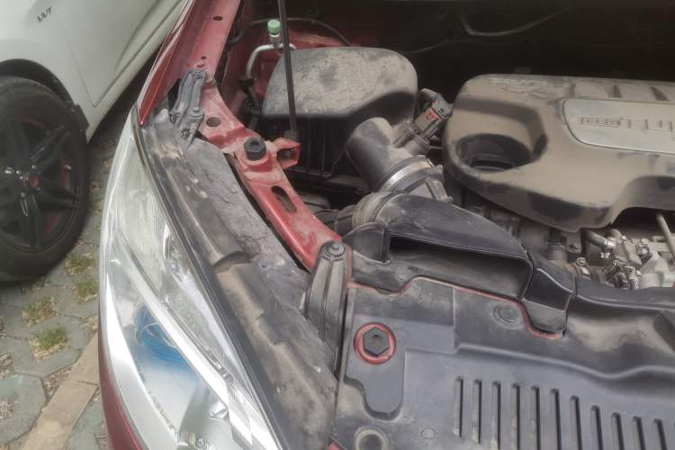 Used Buick Encore 2014 1.4T Automatic Two-Wheel Drive Urban Elite Model Engine Bay Right