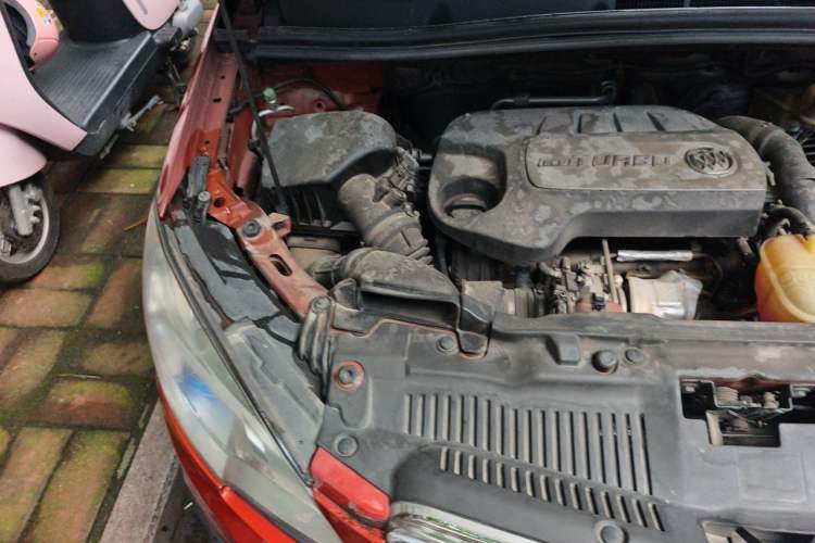Used Buick Encore 2014 1.4T Automatic Two-Wheel Drive Urban Elite Model Engine Bay Right