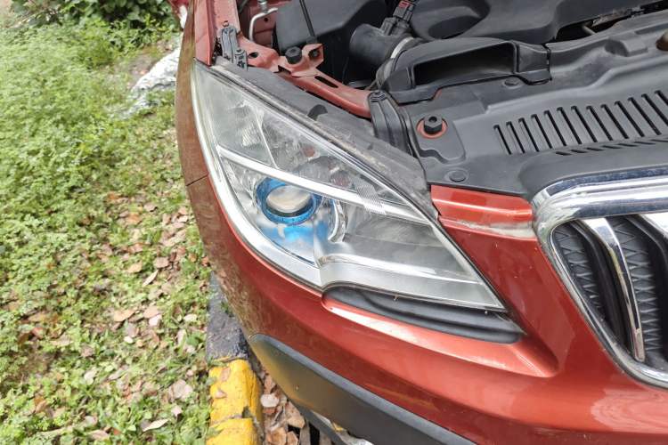 Used Buick Encore 2014 1.4T Automatic All-Wheel-Drive Flagship Edition Exterior 6