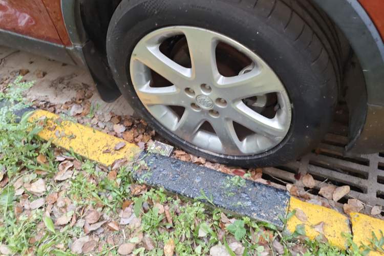 Used Buick Encore 2014 1.4T Automatic All-Wheel-Drive Flagship Edition Exterior 7