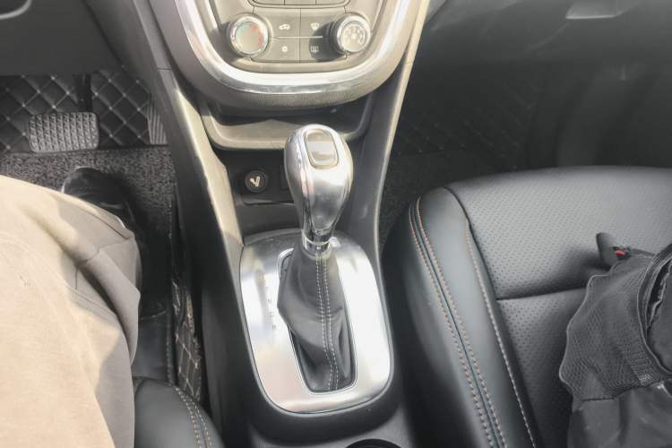 Used Buick Encore 2014 1.4T Automatic Two-Wheel Drive Urban Elite Model Gear Lever