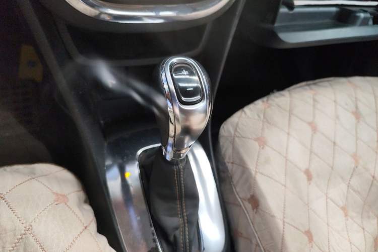 Used Buick Encore 2014 1.4T Automatic Two-Wheel Drive Urban Leading Model Gear Lever