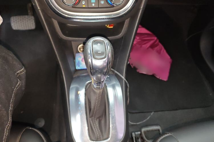 Used Buick Encore 2014 1.4T Automatic All-Wheel-Drive Flagship Edition Gear Lever
