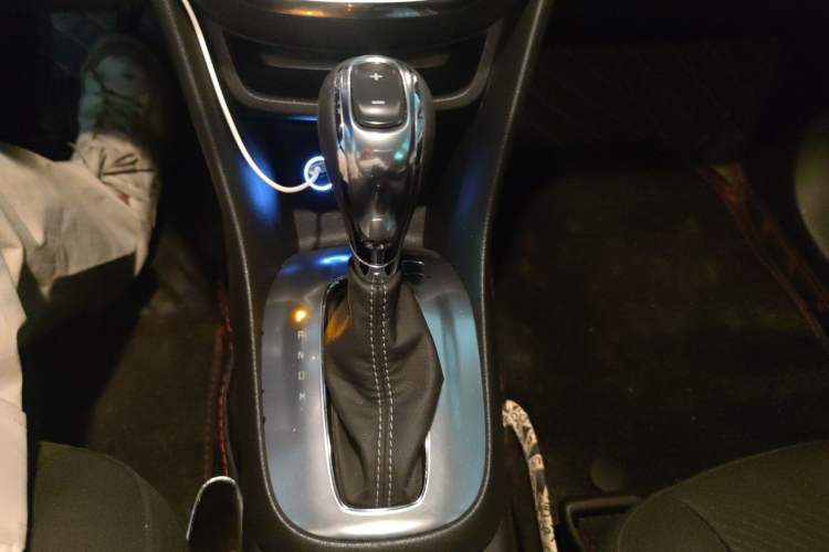 Used Buick Encore 2014 1.4T Automatic Two-Wheel Drive Urban Elite Model Gear Lever