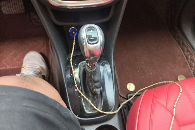 Used Buick Encore 2014 1.4T Automatic Two-Wheel Drive Urban Elite Model Gear Lever