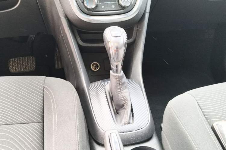 Used Buick Encore 2014 1.4T Automatic Two-Wheel Drive Urban Elite Model Gear Lever