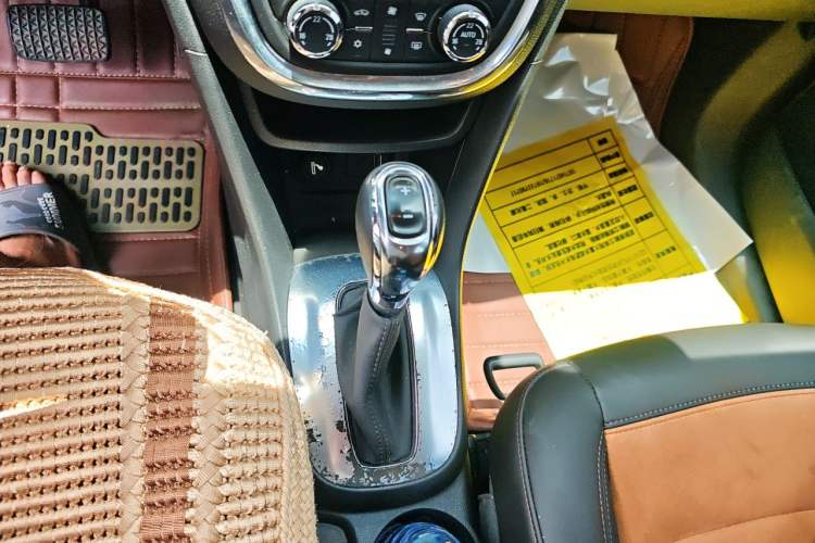 Used Buick Encore 2014 1.4T Automatic Two-Wheel Drive Urban Leading Model Gear Lever