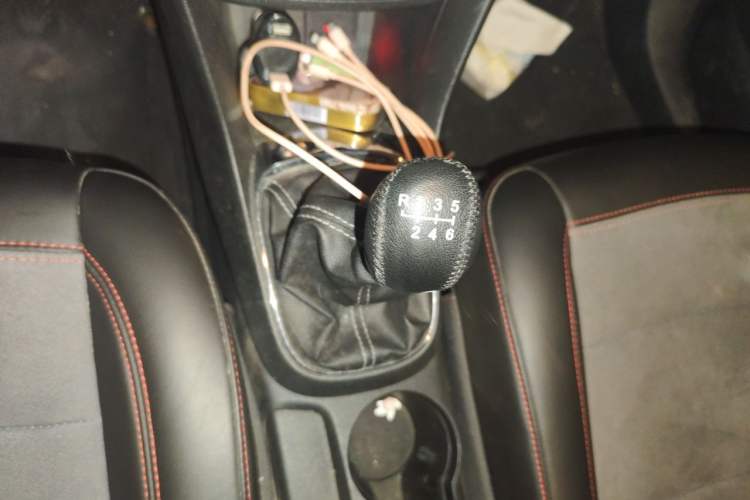 Used Buick Encore 2014 1.4T Manual Two-Wheel Drive Urban Sport Model Gear Lever