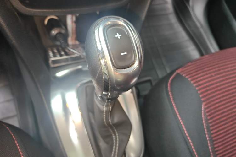Used Buick Encore 2014 1.4T Automatic Two-Wheel Drive Urban Elite Model Gear Lever