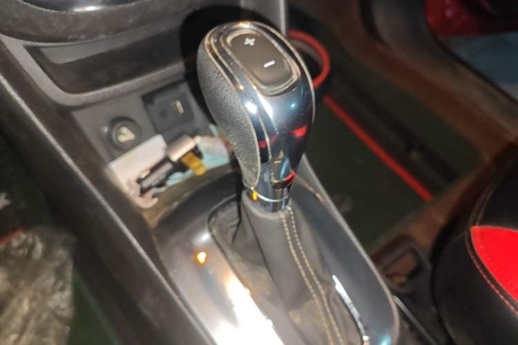 Used Buick Encore 2014 1.4T Automatic Two-Wheel Drive Urban Elite Model Gear Lever