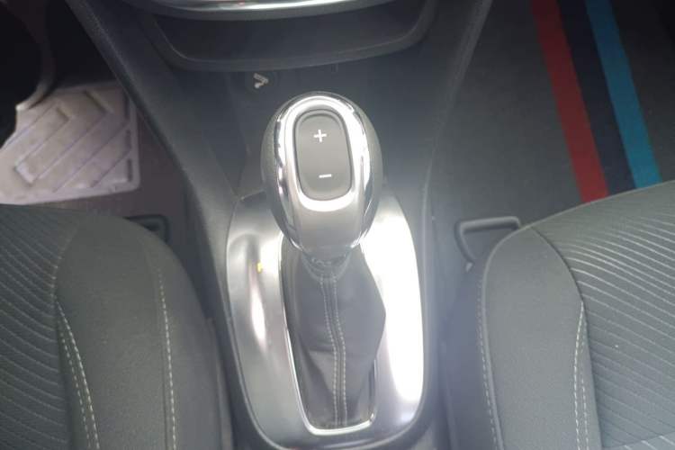 Used Buick Encore 2014 1.4T Automatic Two-Wheel Drive Urban Elite Model Gear Lever