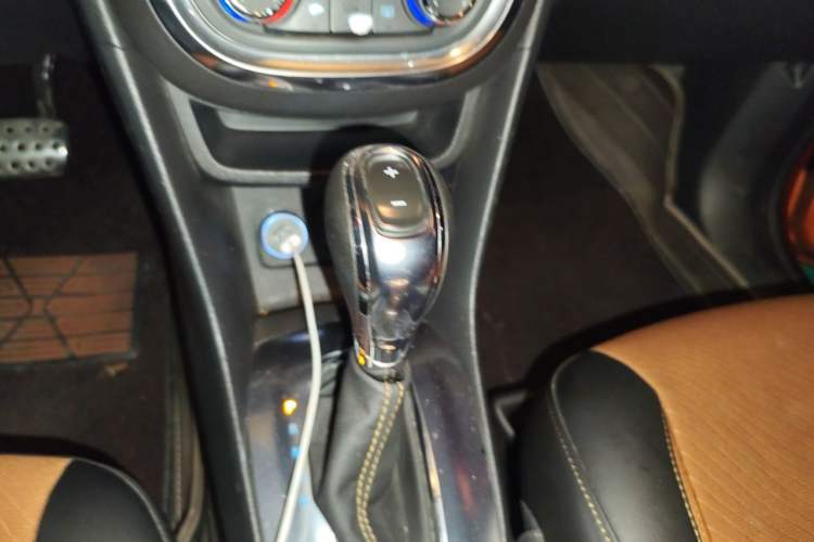 Used Buick Encore 2014 1.4T Automatic Two-Wheel Drive Urban Leading Model Gear Lever