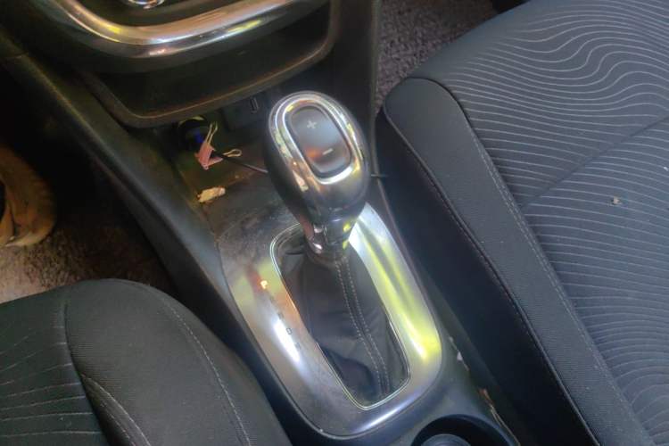 Used Buick Encore 2014 1.4T Automatic Two-Wheel Drive Urban Elite Model Gear Lever