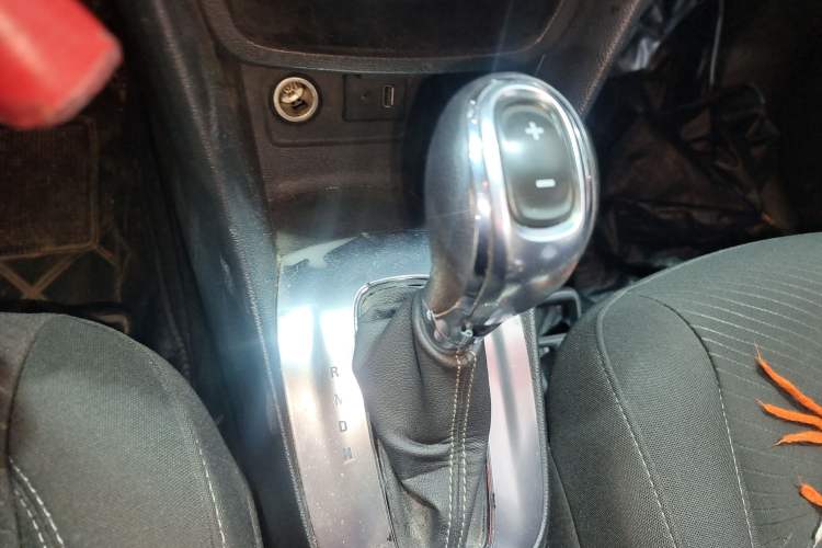 Used Buick Encore 2014 1.4T Automatic Two-Wheel Drive Urban Elite Model Gear Lever