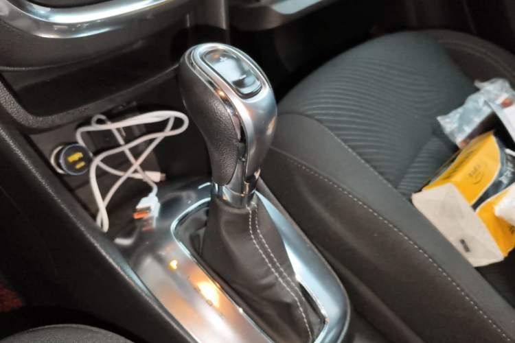 Used Buick Encore 2014 1.4T Automatic Two-Wheel Drive Urban Elite Model Gear Lever