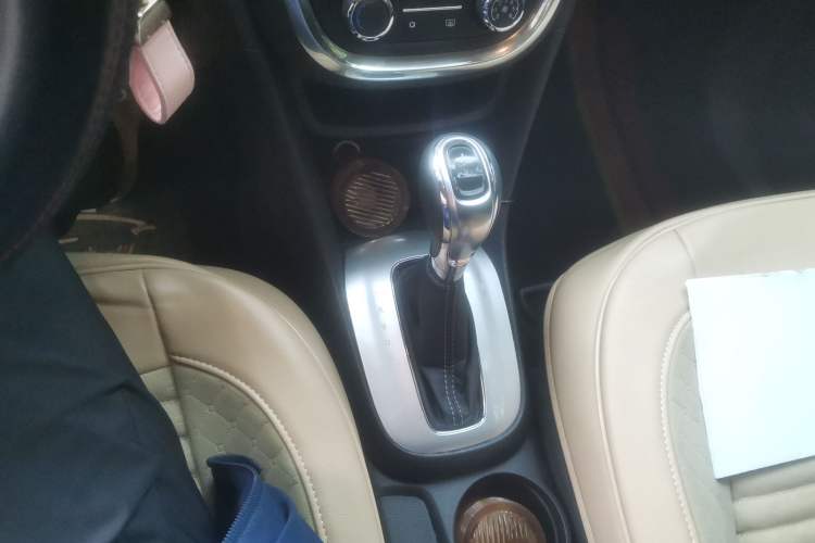 Used Buick Encore 2014 1.4T Automatic Two-Wheel Drive Urban Elite Model Gear Lever