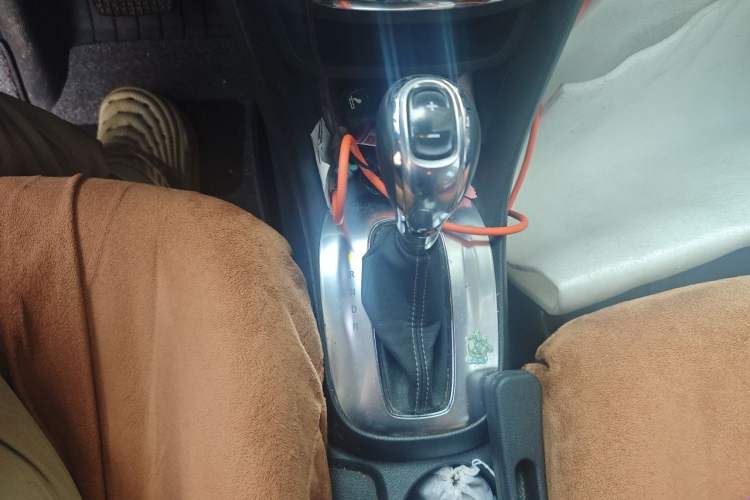 Used Buick Encore 2014 1.4T Automatic Two-Wheel Drive Urban Elite Model Gear Lever