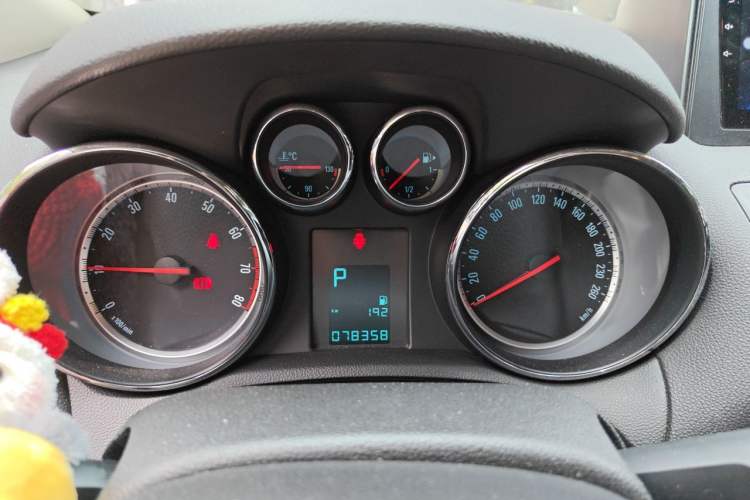 Used Buick Encore 2014 1.4T Automatic Two-Wheel Drive Urban Elite Model Instrument Cluster