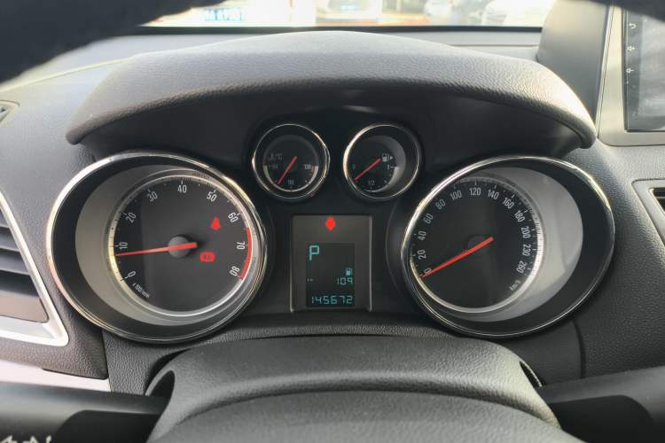Used Buick Encore 2014 1.4T Automatic Two-Wheel Drive Urban Elite Model Instrument Cluster