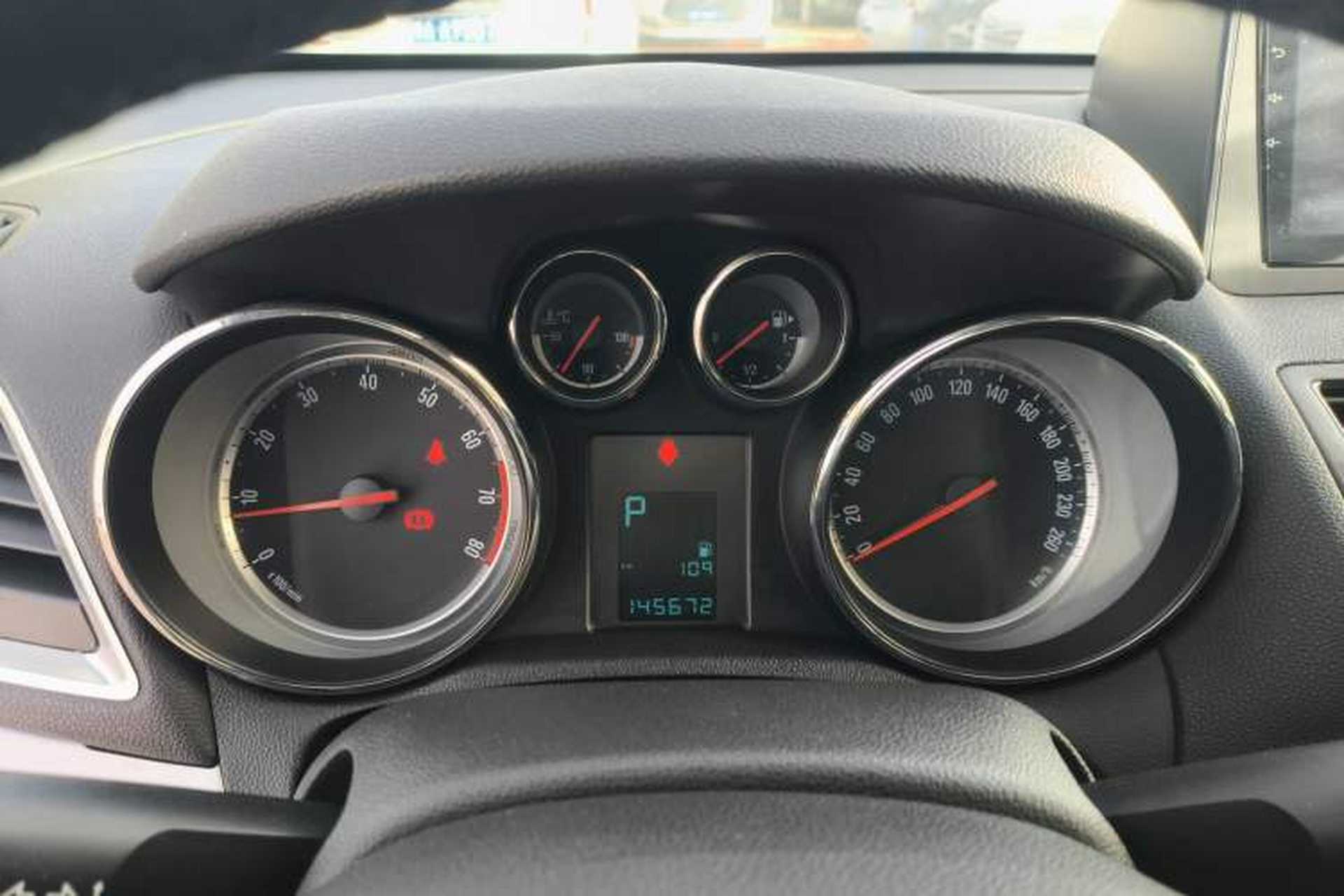 Used Buick Encore 2014 1.4T Automatic Two-Wheel Drive Urban Elite Model Instrument Cluster
