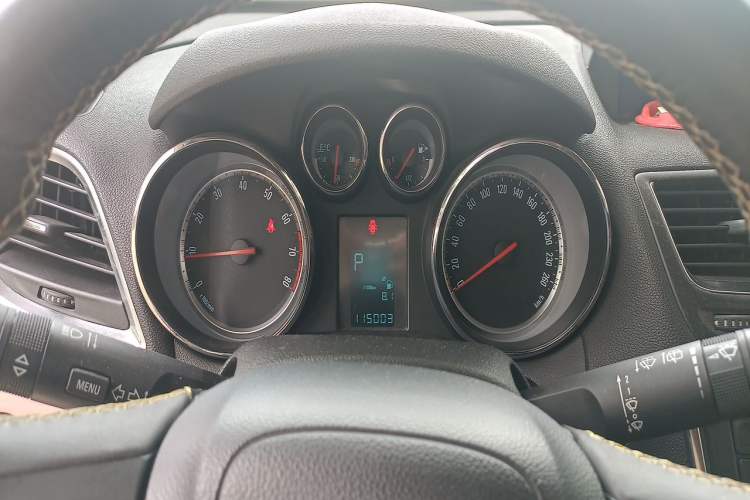 Used Buick Encore 2014 1.4T Automatic Two-Wheel Drive Urban Leading Model Instrument Cluster