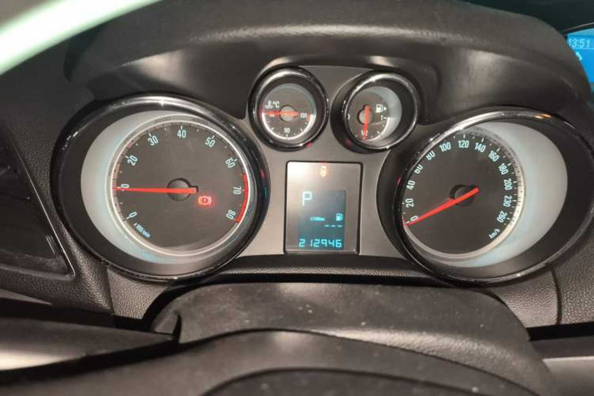 Used Buick Encore 2014 1.4T Automatic Two-Wheel Drive Urban Elite Model Instrument Cluster