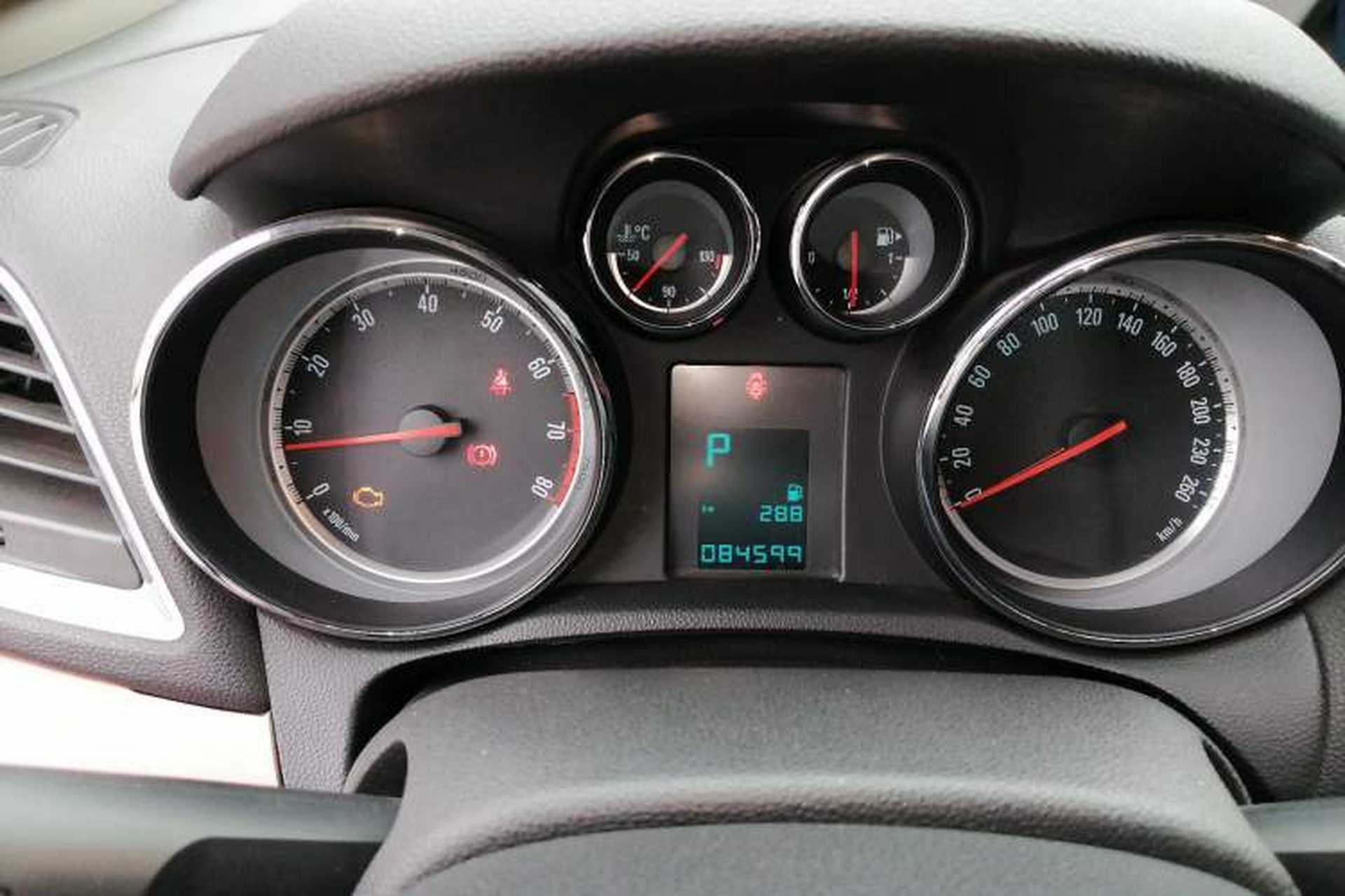 Used Buick Encore 2014 1.4T Automatic Two-Wheel Drive Urban Leading Model Instrument Cluster