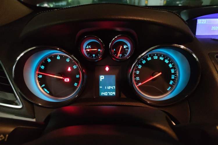 Used Buick Encore 2014 1.4T Automatic Two-Wheel Drive Urban Elite Model Instrument Cluster