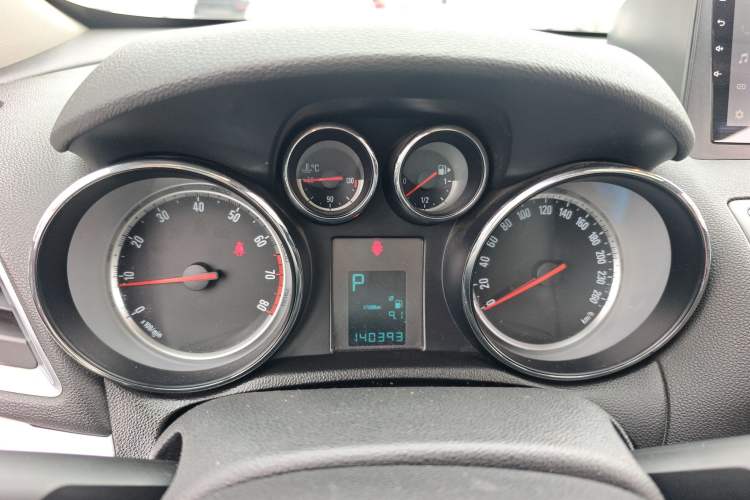Used Buick Encore 2014 1.4T Automatic Two-Wheel Drive Urban Elite Model Instrument Cluster