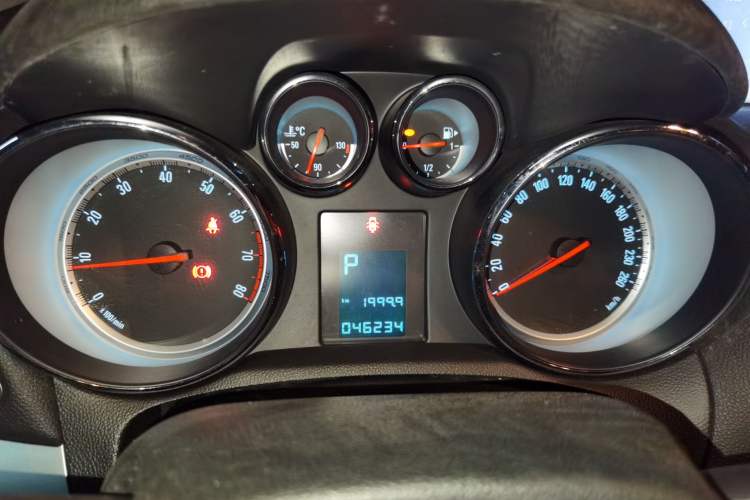 Used Buick Encore 2014 1.4T Automatic Two-Wheel Drive Urban Elite Model Instrument Cluster