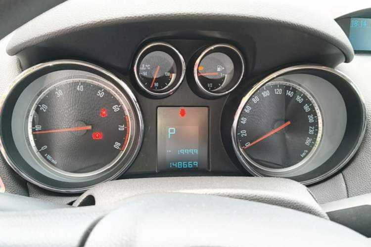 Used Buick Encore 2014 1.4T Automatic Two-Wheel Drive Urban Elite Model Instrument Cluster
