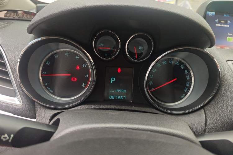 Used Buick Encore 2014 1.4T Automatic Two-Wheel Drive Urban Elite Model Instrument Cluster