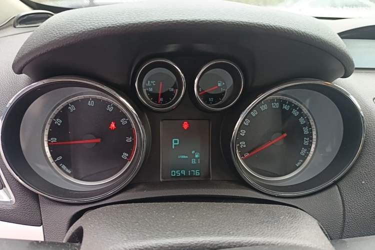 Used Buick Encore 2014 1.4T Automatic Two-Wheel Drive Urban Elite Model Instrument Cluster