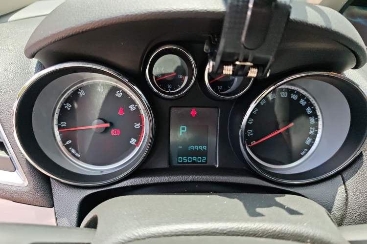Used Buick Encore 2014 1.4T Automatic Two-Wheel Drive Urban Leading Model Instrument Cluster