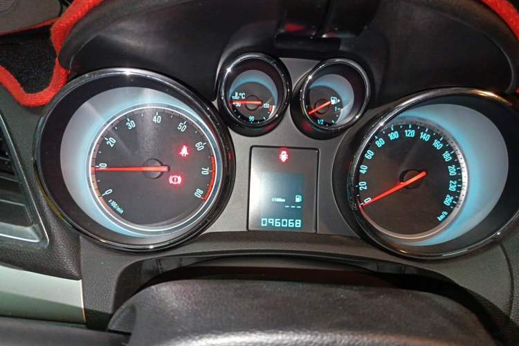 Used Buick Encore 2014 1.4T Manual Two-Wheel Drive Urban Advanced Model Instrument Cluster